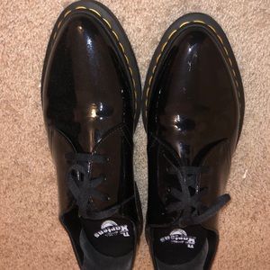 Limited Edition! Shiny black low top dr. Martens
